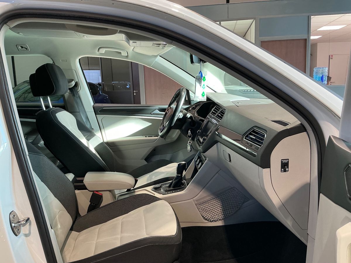Volkswagen Tiguan 2016 — photo 17