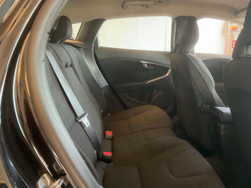 Volvo V40 2.0 D2 Kinetic — zdjęcie 14