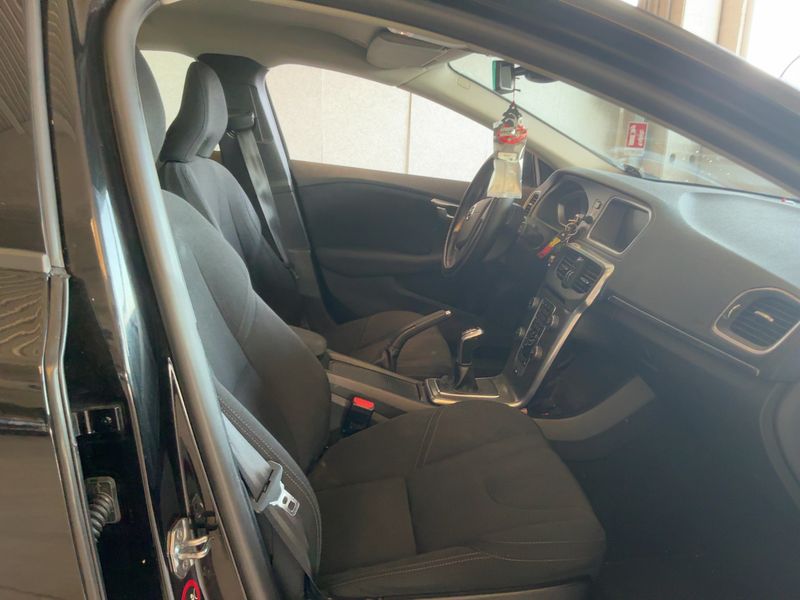 Volvo V40 2.0 D2 Kinetic — zdjęcie 11