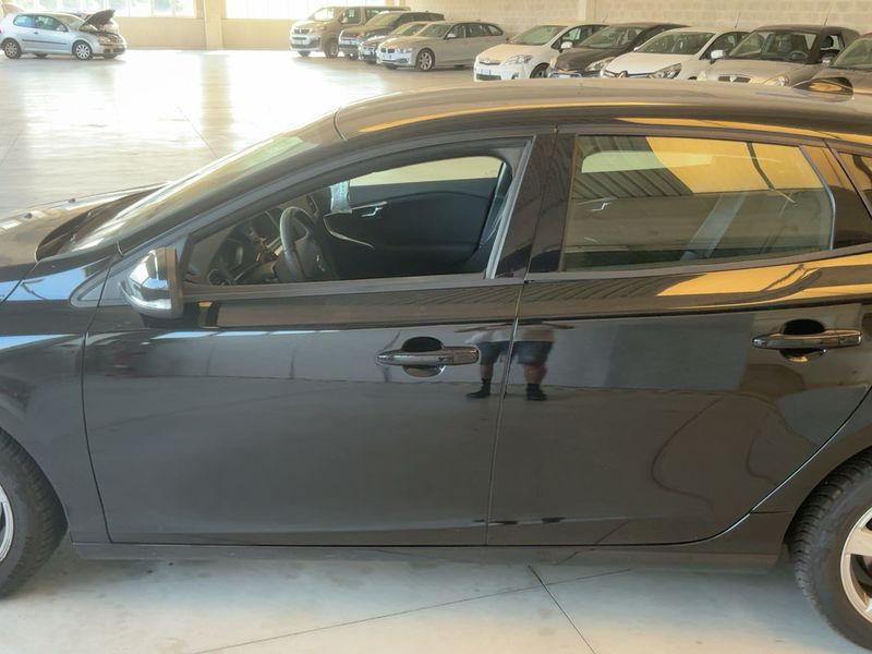 Volvo V40 2.0 D2 Kinetic — zdjęcie 4