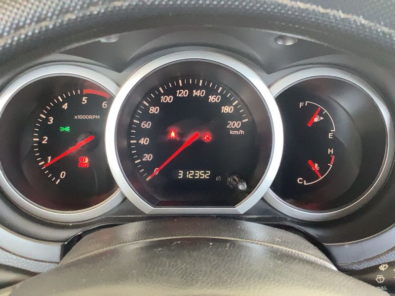 Suzuki Grand Vitara 1.9 DDiS JLX-EL — zdjęcie 13
