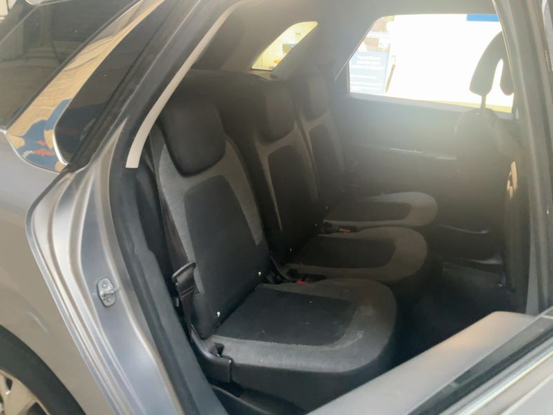 Citroen C4 Picasso 1.6 Blue-HDi Feel — zdjęcie 14