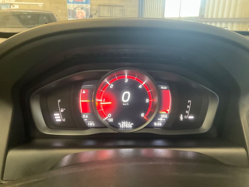Volvo XC60 2.0 D4 Momentum Business 2WD — zdjęcie 13