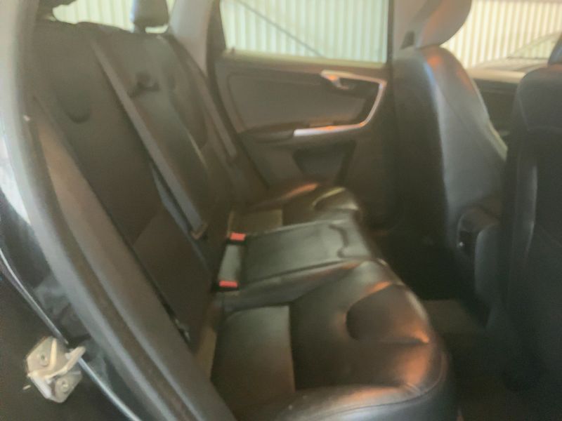 Volvo XC60 2.0 D4 Momentum Business 2WD — zdjęcie 14