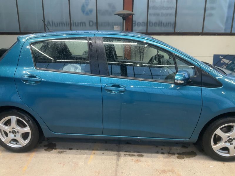 Toyota Yaris 1.0 VVT-i Life — zdjęcie 7