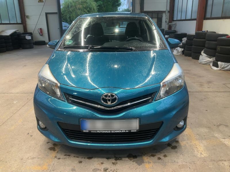 Toyota Yaris 1.0 VVT-i Life — zdjęcie 9