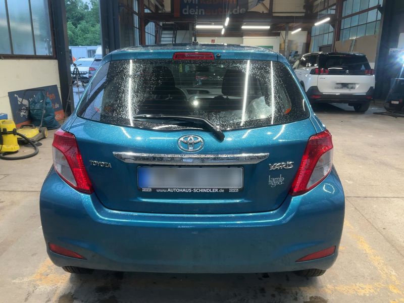 Toyota Yaris 1.0 VVT-i Life — zdjęcie 5