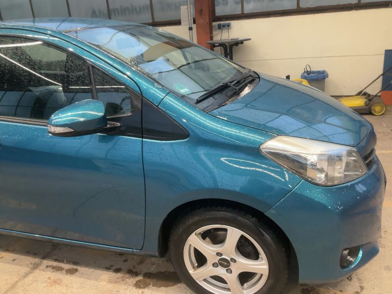 Toyota Yaris 1.0 VVT-i Life — zdjęcie 8
