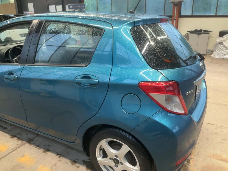 Toyota Yaris 1.0 VVT-i Life — zdjęcie 3