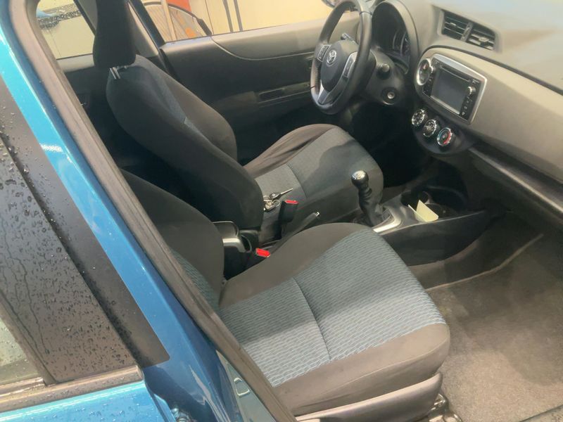 Toyota Yaris 1.0 VVT-i Life — zdjęcie 11