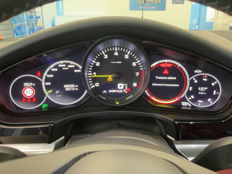 Porsche Panamera Sport Turismo 4 E-Hybrid — zdjęcie 13