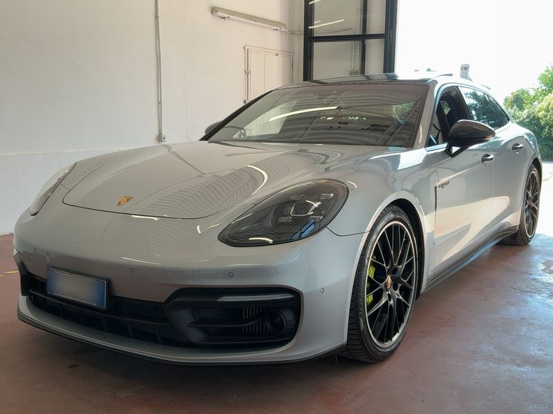 Porsche Panamera Sport Turismo 4 E-Hybrid
