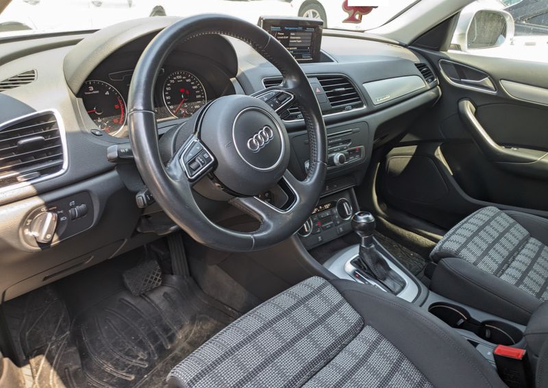 Audi Q3 2.0 TDI quattro Sport — zdjęcie 10