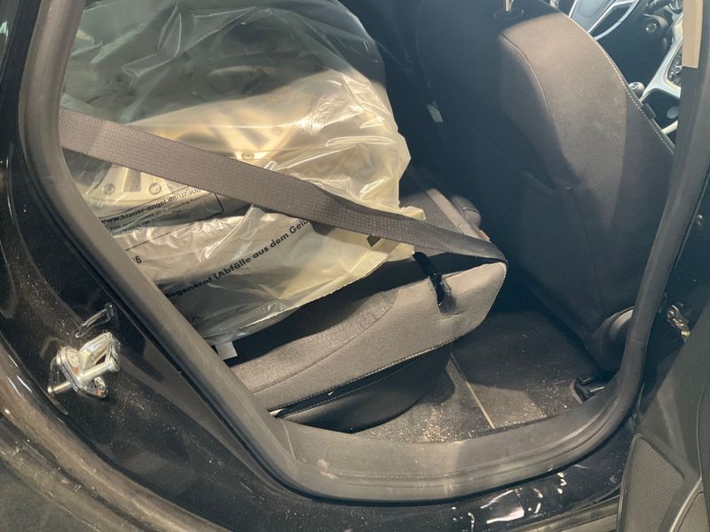 Opel Astra 1.6 Sport 2011 – снимка 37