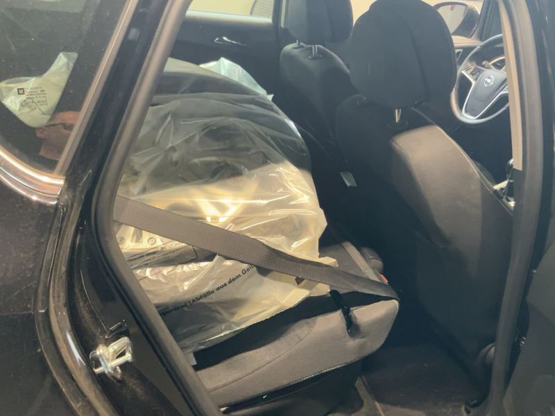 Opel Astra 1.6 Sport 2011 – снимка 20