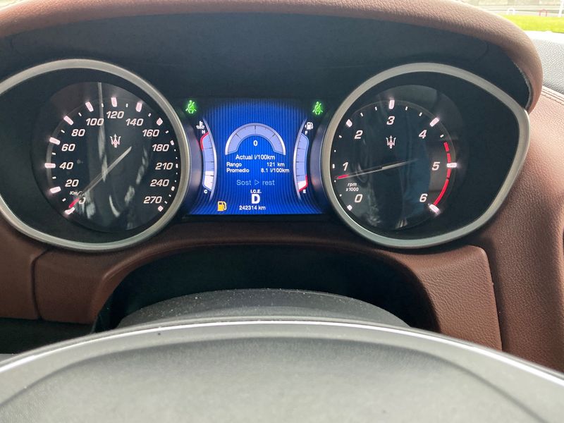 Maserati Ghibli 3.0 V6 Diesel — zdjęcie 13