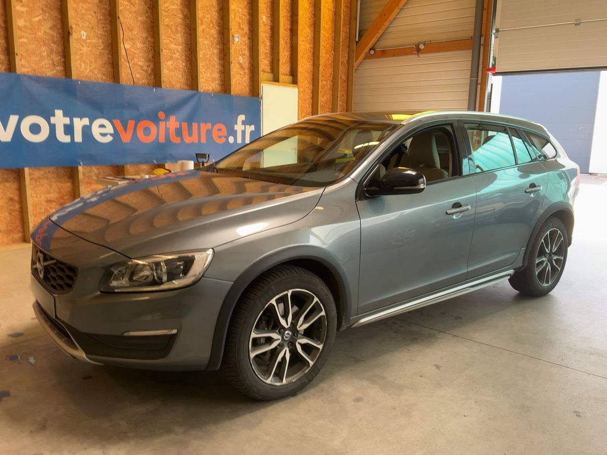 Volvo V60 2016 — photo 1