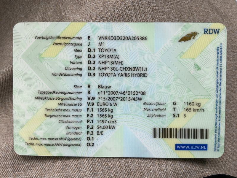 Toyota Yaris 1.5 Hybrid Comfort — zdjęcie 15