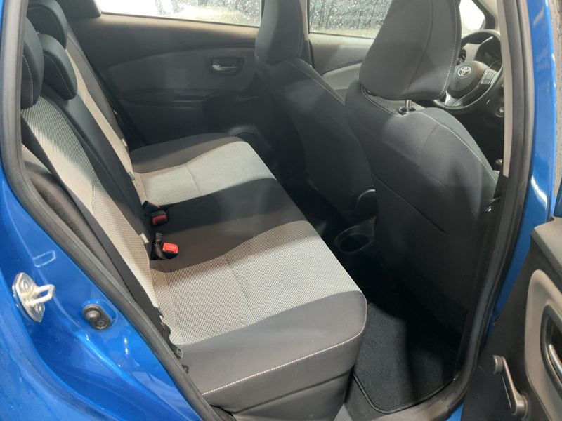 Toyota Yaris 1.5 Hybrid Comfort — zdjęcie 14
