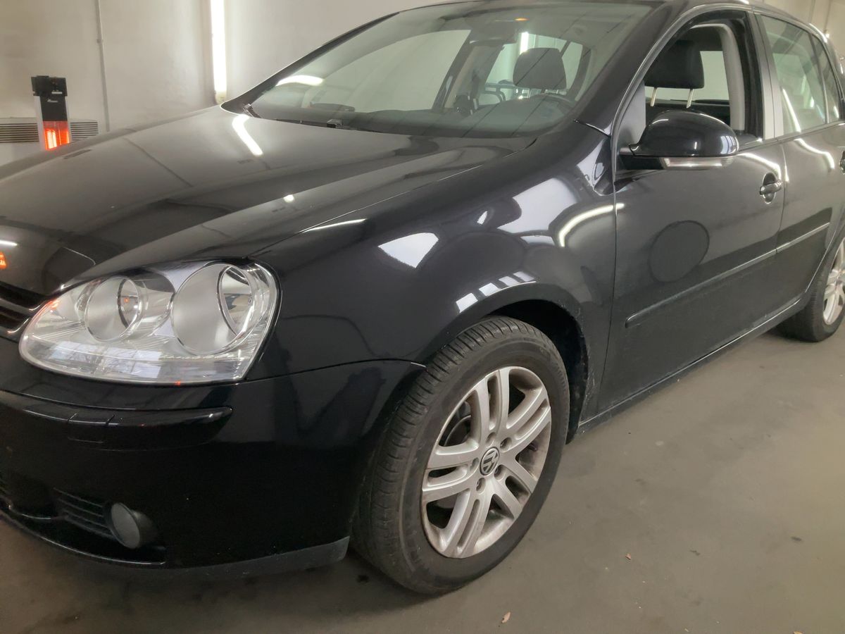 Volkswagen Golf V 1.6 Tour