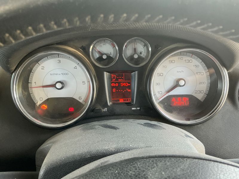 Peugeot 308 1.6 HDi Sportium 2013 – снимка 4