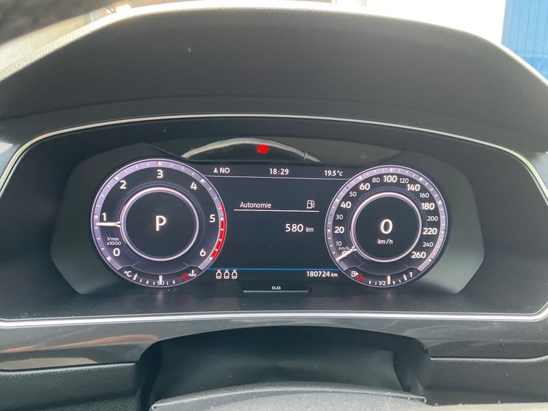 Volkswagen Tiguan 2.0 TDI Carat Edition BlueMotion Tech — zdjęcie 13