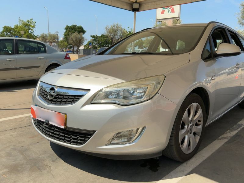 Opel Astra 1.3 CDTI Selective 2012 – снимка 2