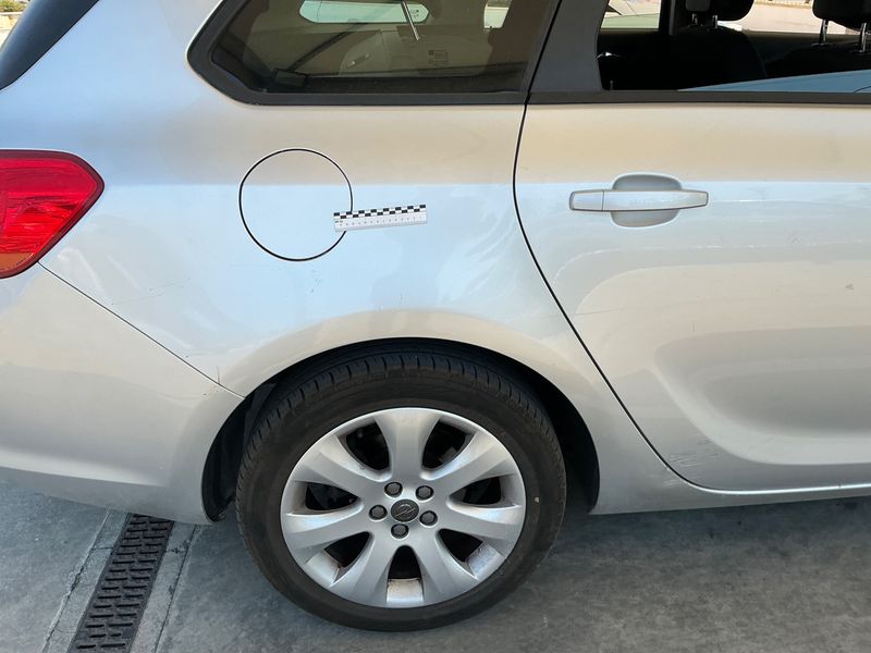 Opel Astra 1.3 CDTI Selective 2012 – снимка 23