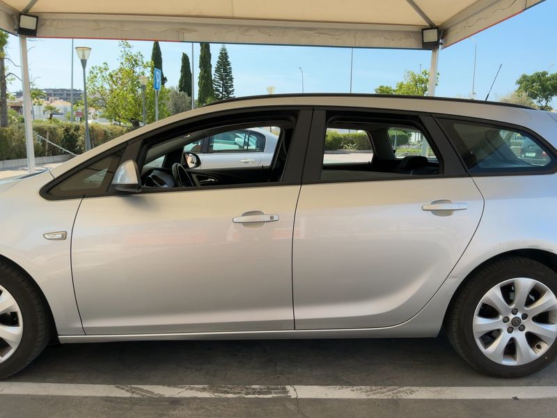Opel Astra 1.3 CDTI Selective 2012 – снимка 4