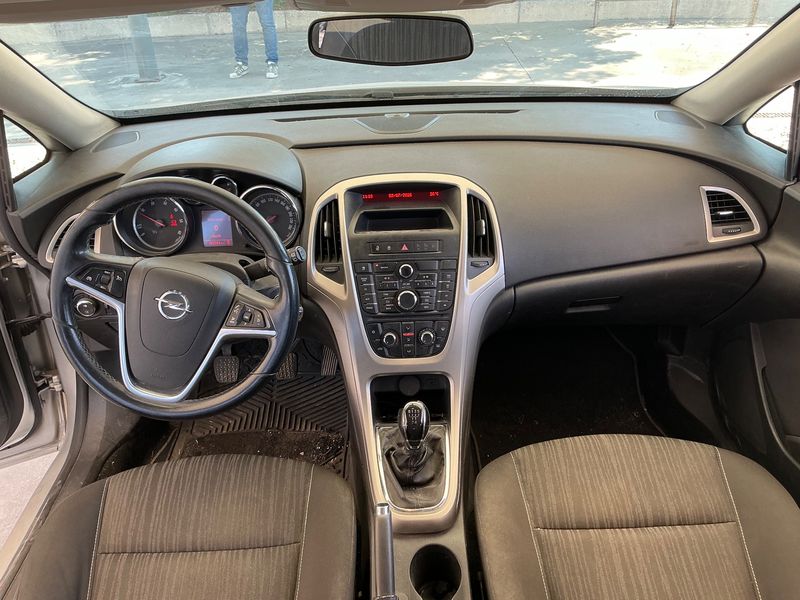Opel Astra 1.3 CDTI Selective 2012 – снимка 17