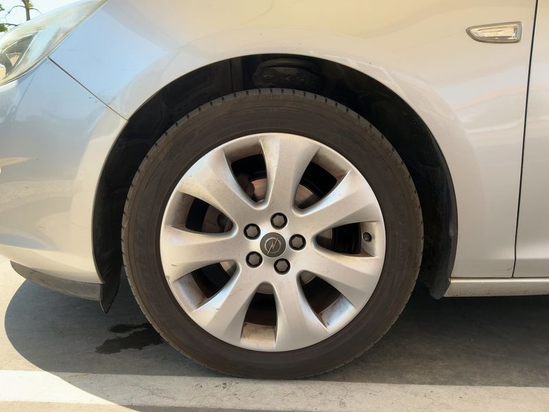 Opel Astra 1.3 CDTI Selective 2012 – снимка 3