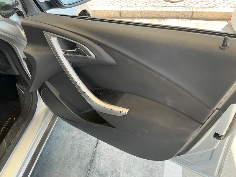 Opel Astra 1.3 CDTI Selective 2012 – снимка 29