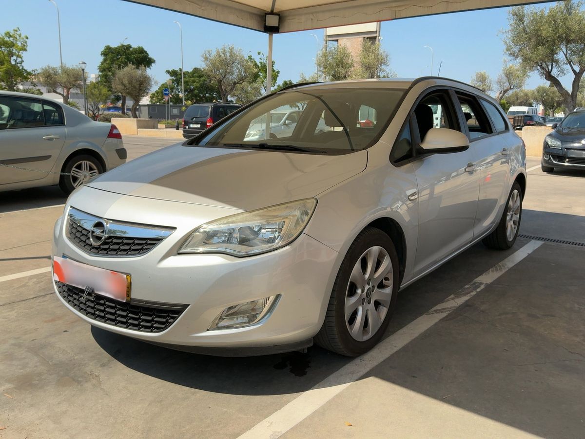 Opel Astra 2012 — photo 1