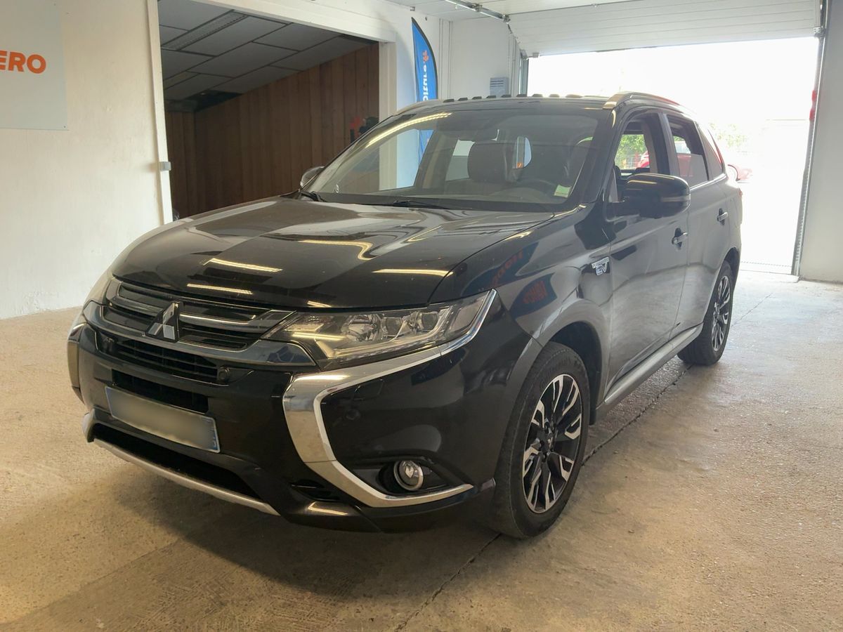 Mitsubishi Outlander 2016 — photo 1