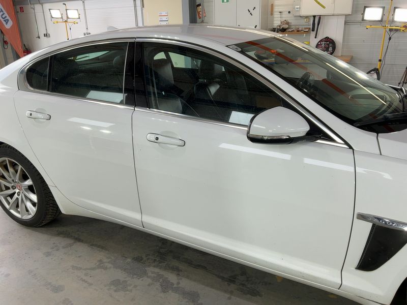 Jaguar XF 2.2 D — zdjęcie 7