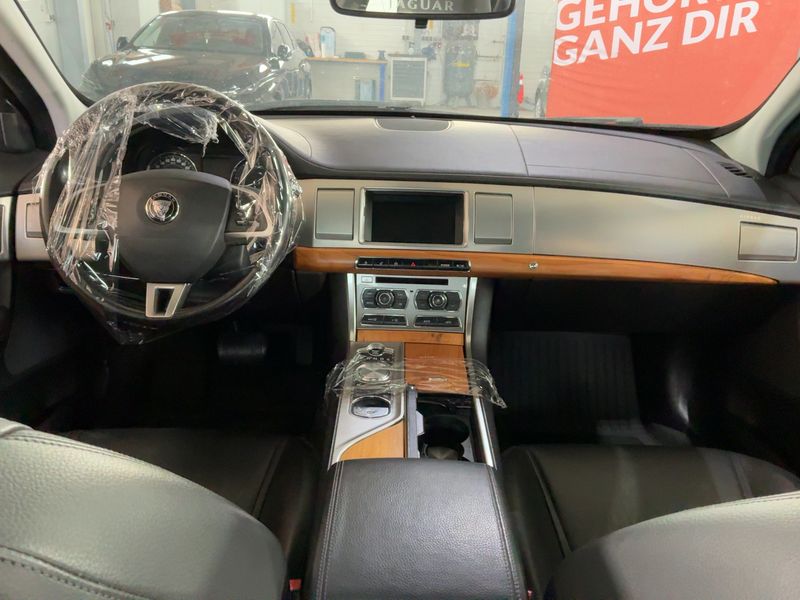 Jaguar XF 2.2 D — zdjęcie 12