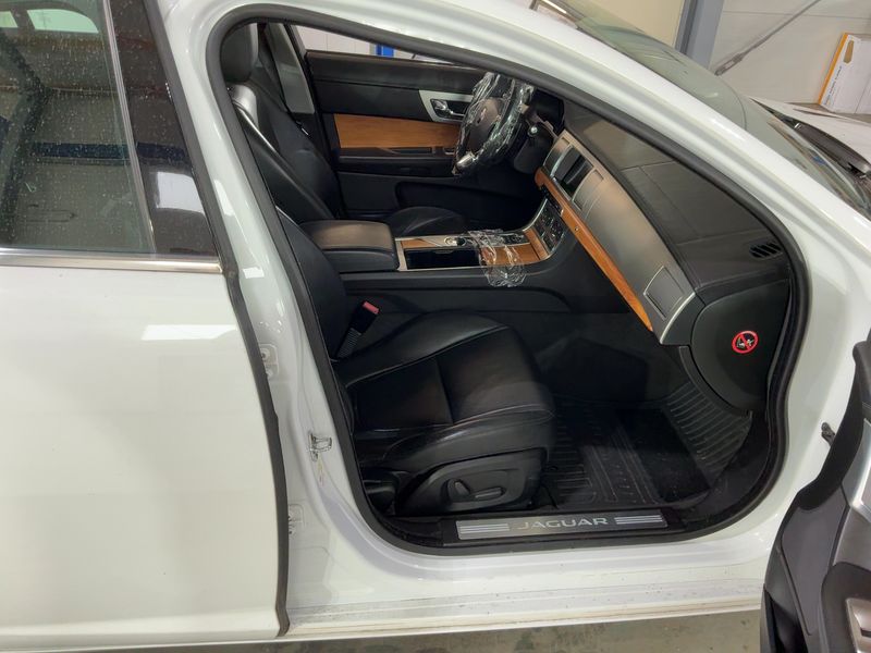 Jaguar XF 2.2 D — zdjęcie 11