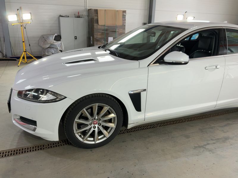 Jaguar XF 2.2 D — zdjęcie 2