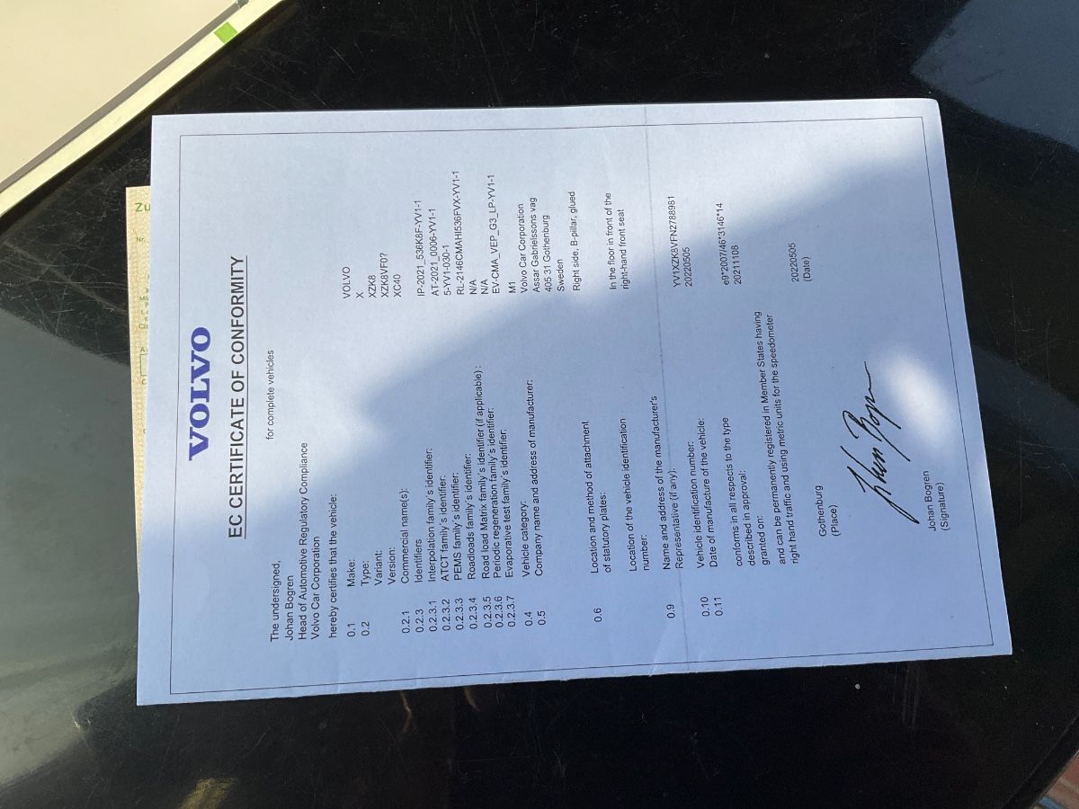 Volvo XC40 2.0 B4 Plus Dark 2WD
