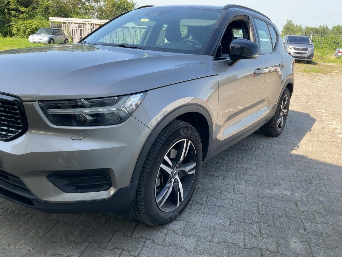 Volvo XC40 2.0 B4 Plus Dark 2WD