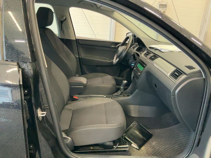 Skoda Rapid Spaceback 1.6 TDI Ambition — zdjęcie 11