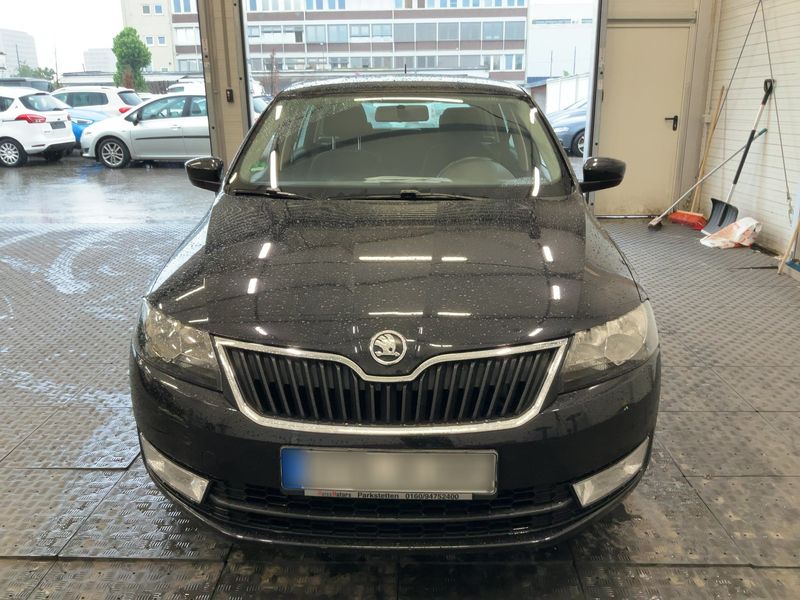 Skoda Rapid Spaceback 1.6 TDI Ambition — zdjęcie 9