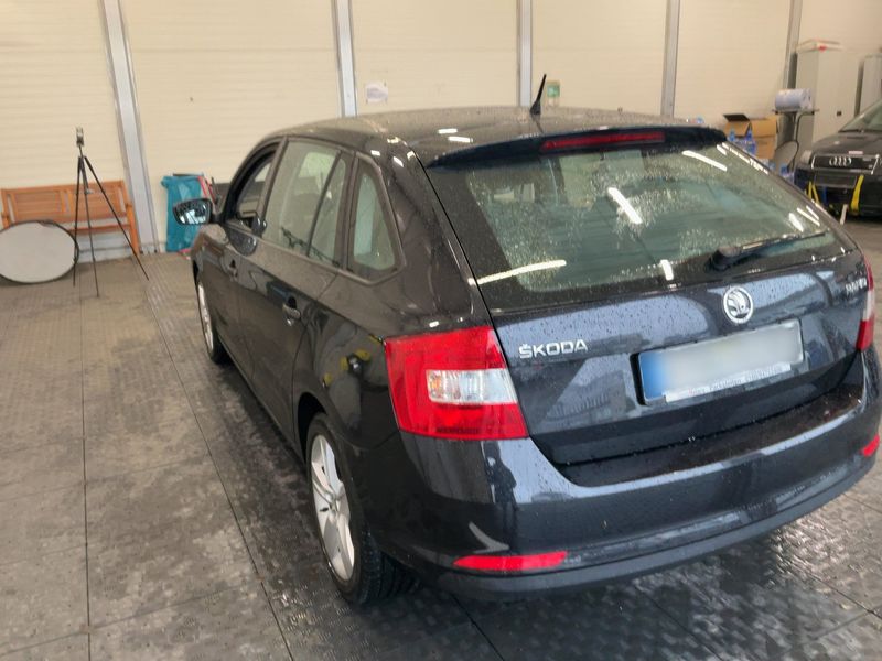 Skoda Rapid Spaceback 1.6 TDI Ambition — zdjęcie 3