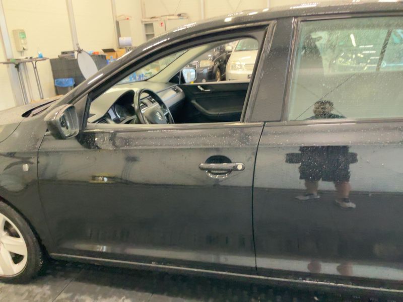 Skoda Rapid Spaceback 1.6 TDI Ambition — zdjęcie 4
