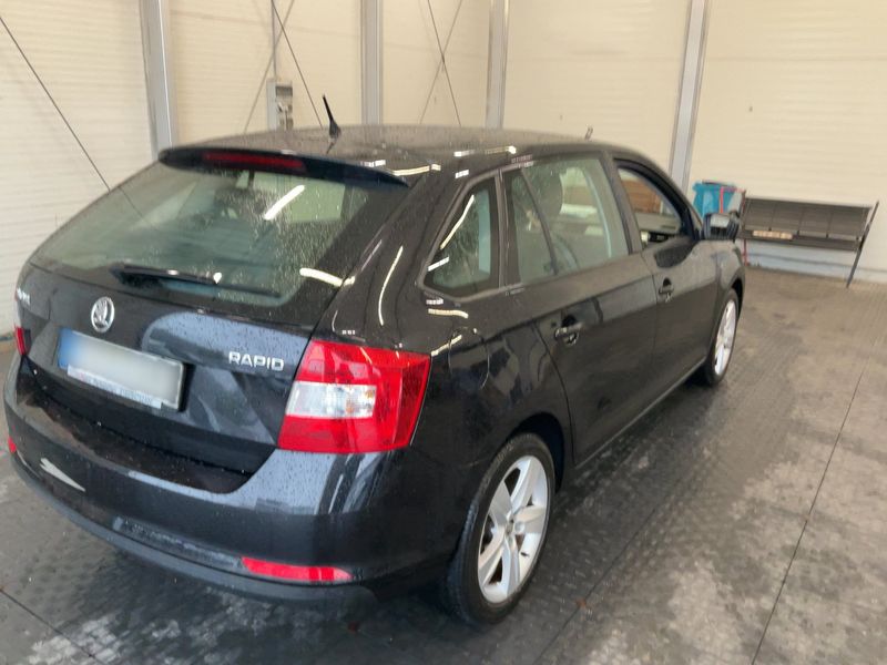 Skoda Rapid Spaceback 1.6 TDI Ambition — zdjęcie 6