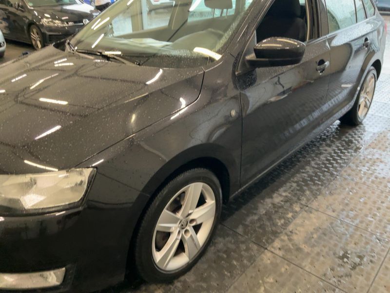 Skoda Rapid Spaceback 1.6 TDI Ambition — zdjęcie 2