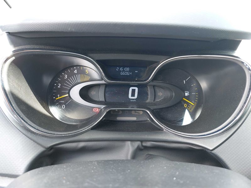 Renault Captur 1.5 dCi Energy Intens — zdjęcie 12