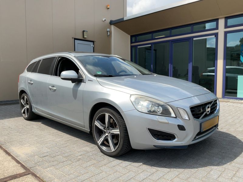 Volvo V60 2.4 D6 Plug-in Hybrid Summum AWD — zdjęcie 8