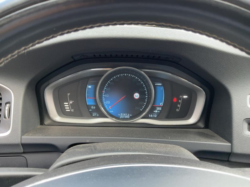 Volvo V60 2.4 D6 Plug-in Hybrid Summum AWD — zdjęcie 13