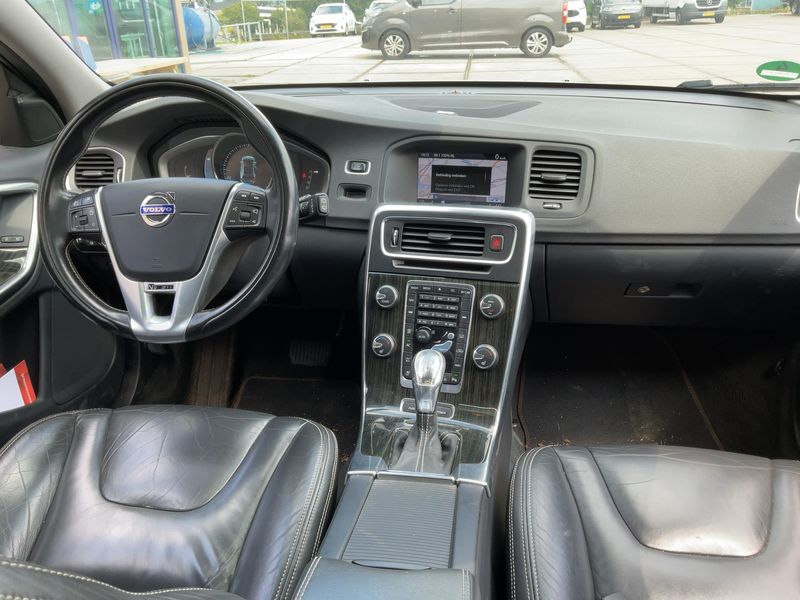 Volvo V60 2.4 D6 Plug-in Hybrid Summum AWD — zdjęcie 12